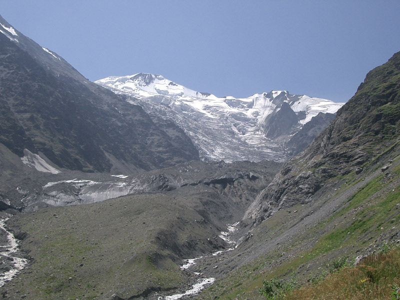 Ледник Колка (самый крупный на территории охотхозяйства)